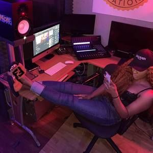 Meet your Posher, Lenice